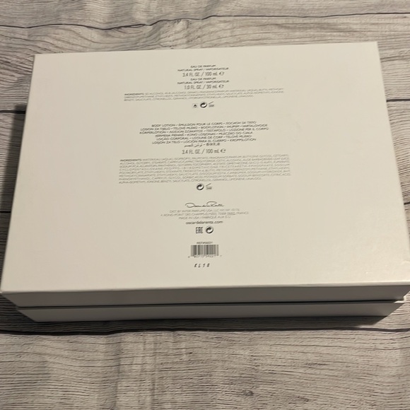 Oscar de la Renta Perfume Set - Picture 2 of 3